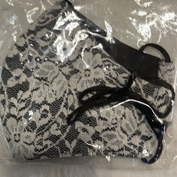 Lace facemask - Picture 2 of 2